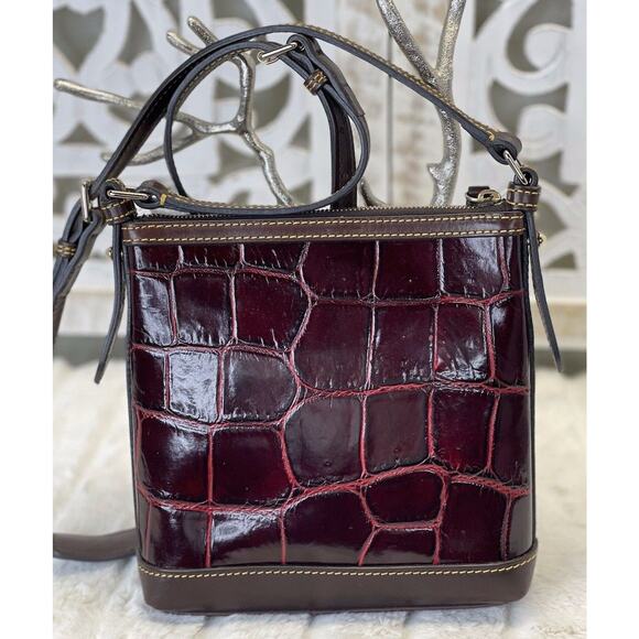 DOONEY & BOURKE Letter Carrier Croc Embossed Leather Crossbody Messenger Purse - Picture 2 of 8